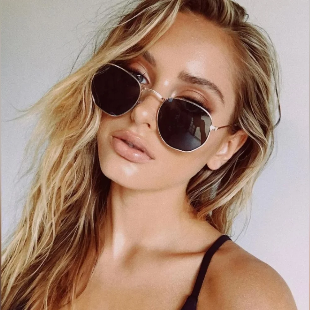 Ray-Ban Women's Gold Frame 51mm Black Lens Hexagon Sunglasses Like New - Picture 11 of 16